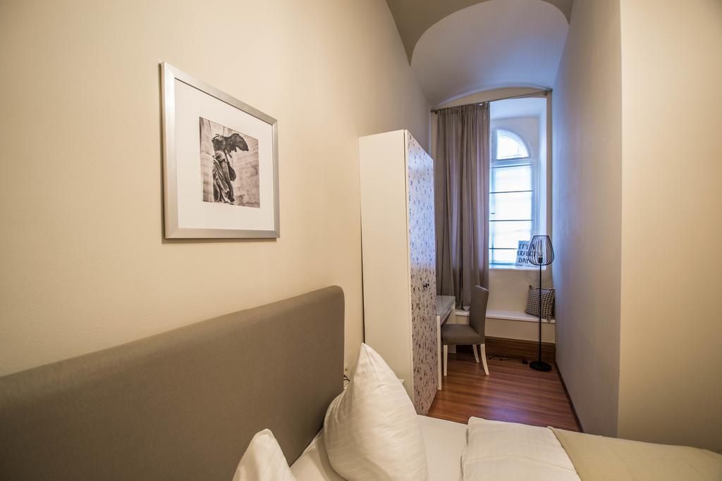 4Bdr Historical Spirit Apt By Ruterra Praga Exterior foto
