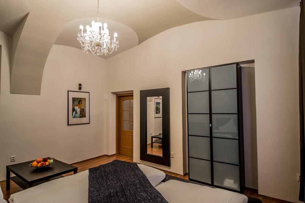 4Bdr Historical Spirit Apt By Ruterra Praga Exterior foto