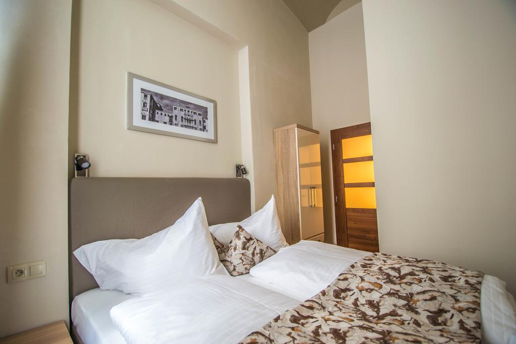 4Bdr Historical Spirit Apt By Ruterra Praga Exterior foto